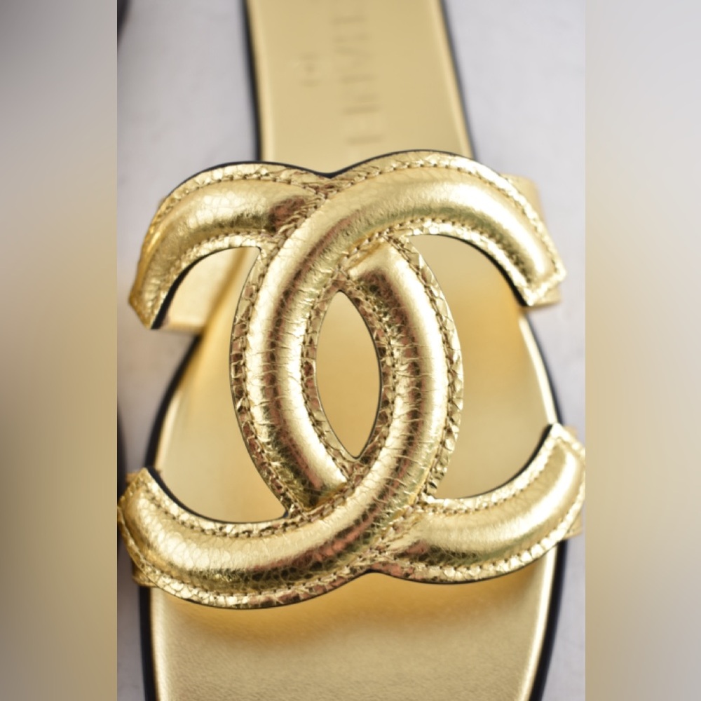 Chanel 26S Golden Gold Cracked Leather XL CC Logo Mule Slide Flat Sandal 37 - Picture 7 of 16
